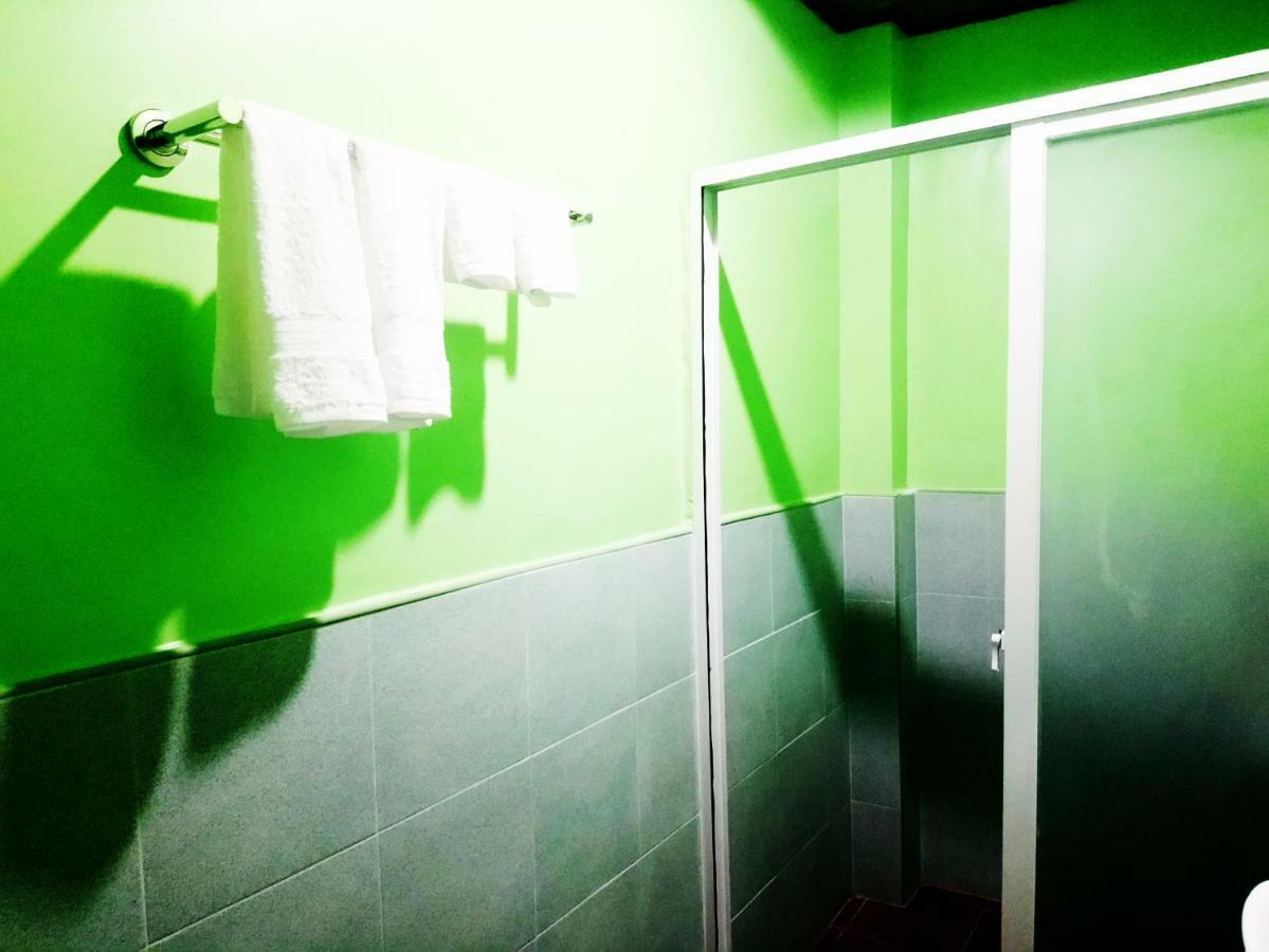In-N-Out Hostel Сикихор Экстерьер фото
